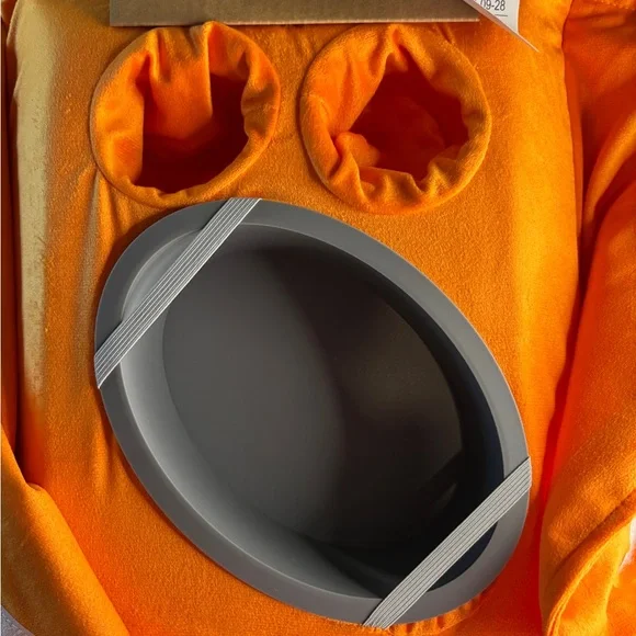 Snuggie 2-in-1 Pillow and Snack Tray Cheetos Flamin' Hot 2 Drinks Holders,Tray - Picture 8 of 12